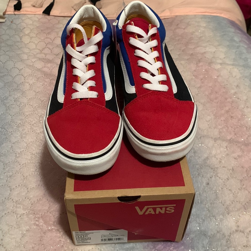 I am selling these old school vans for a good price !